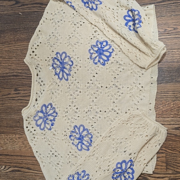 POL Women's Ivory Flower Print Sweater Top - Picture 7 of 8